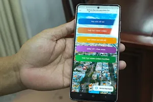 Ngồi tại nhà nhắn tin trực tuyến với cán bộ quận Bình Tân