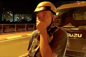 Không đeo khẩu trang, thanh niên nhậu say phóng xe vào đường cấm