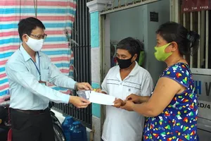 HĐND TP.HCM thống nhất hỗ trợ 230.000 người bán vé số, hàng rong...