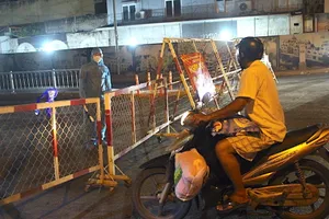 Từ 7-7, phải trình giấy khi ra khỏi 2 khu phố ở phường Tân Tạo A