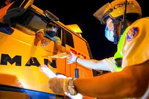 Trong 6 giờ, gần 2.800 xe qua 12 chốt kiểm soát dịch vào TP. HCM