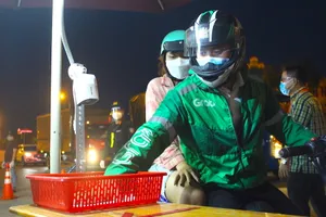 5 giây để soi chiếu giấy tờ tuỳ thân khi qua chốt kiểm soát