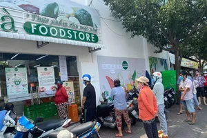 TP.HCM cho mở lại điểm bán lương thực, thực phẩm tại các chợ truyền thống