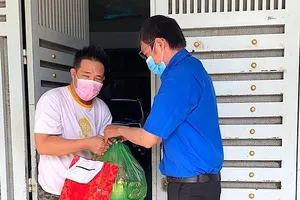 Mới: Người dân TP.HCM được hậu cần, công an, quân đội 'đi chợ hộ' 1 lần/tuần