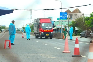 Được Trung ương tăng cường lực lượng, cửa ngõ TP.HCM kiểm soát như thế nào?