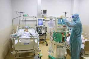 Truy tặng Huân chương Lao động hạng Ba cho bác sĩ, điều dưỡng trị COVID