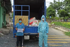 Xe tải chở gà chết định 'thông chốt' kiểm soát dịch 