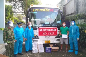 Xe ‘luồng xanh’ gắn mác ‘thực phẩm hỗ trợ’ chở hàng lậu vào TP.HCM