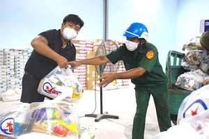 Thủ tướng chỉ đạo kiểm tra việc người dân TP.HCM kéo lên phường đòi cứu trợ