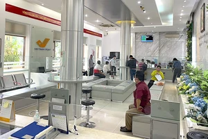 Các quận ở TP.HCM nhận hồ sơ trực tiếp của dân sau nới lỏng giãn cách