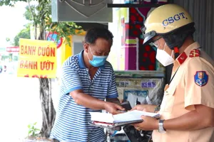 15 ngày nới lỏng giãn cách, CSGT TP.HCM xử phạt hơn 13.000 vi phạm