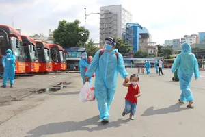 Xét nghiệm, cách ly y tế người từ vùng dịch cấp 4 về lại TP.HCM 