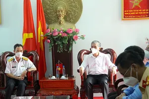 Lãnh đạo TP.HCM thăm và chúc Tết cán bộ, chiến sĩ Vùng 2 Hải quân 