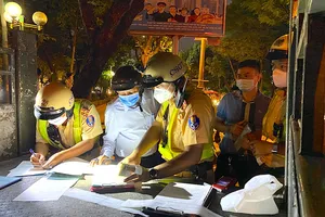 Vi phạm cồn trước Tết: 'Chắc phải trả vé về quê để ở lại TP rồi'