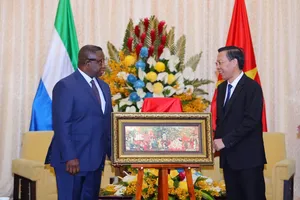 Tổng thống Sierra Leone mong muốn hợp tác về công nghệ cao với TP.HCM