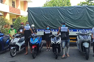 CSGT vây bắt nhóm so kè tốc độ từ Đồng Nai về TP.HCM