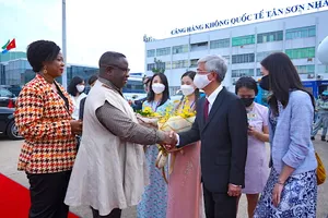 Tổng thống Sierra Leone rời TP.HCM, kết thúc chuyến thăm Việt Nam