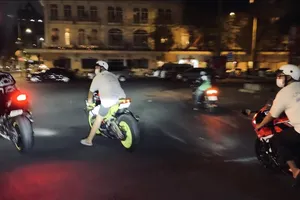 3 mô tô gây 'náo loạn' phố đi bộ Nguyễn Huệ bị phạt gần 9 triệu đồng