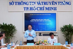 Giám đốc Sở TT&TT TP.HCM Lâm Đình Thắng phát biểu tại hội nghị. Ảnh: THIỆN HỢP