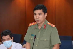 Thượng tá Lê Mạnh Hà, Phó Trưởng phòng tham mưu (PV01) Công an TP.HCM, thông tin tại buổi họp báo. Ảnh: NGUYỄN NHÂN