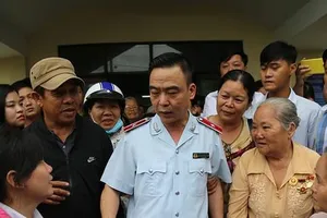 Thanh tra Chính phủ trong một lần đối thoại với người dân Thủ Thiêm. Ảnh: HOÀNG GIANG