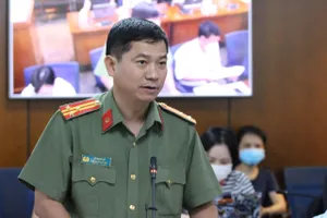 Thượng tá Lê Mạnh Hà, Phó Trưởng phòng tham mưu (PV01) Công an TP.HCM, thông tin tại buổi họp báo. Ảnh: NGUYỄN NHÂN