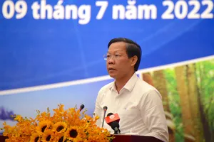 Chủ tịch UBND TP.HCM Phan Văn Mãi phát biểu tham luận tại hội nghị. Ảnh: KHÁNH TRÀ 