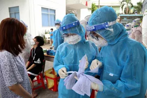 Lực lượng y tế tham gia chống dịch tại TP.HCM. Ảnh: HOÀNG GIANG