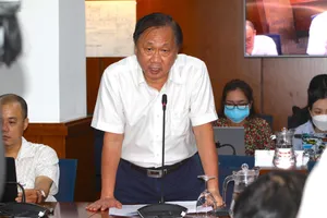 Ông Mai Bá Hùng, Phó Giám đốc Sở Văn hoá và Thể thao TP.HCM, trả lời tại họp báo. Ảnh: NGUYỄN NHÂN