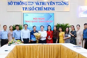 Buổi trao quyết định sáng 11-8 tại Sở TT&TT TP.HCM. Ảnh: TTBC