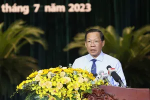 Chủ tịch Phan Văn Mãi: TP.HCM biết ơn những điển hình hết lòng vì cộng đồng...