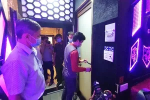 Công an TP.HCM tập trung kiểm tra cháy nổ ở karaoke, vũ trường, bar...