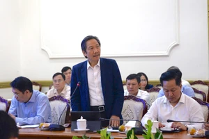 Nguyên Thứ trưởng Bộ Nội vụ: Phân cấp mà cứ chờ bộ, ngành là rất khó