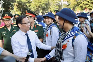 Hàng ngàn thanh niên TP.HCM hồ hởi lên đường nhập ngũ