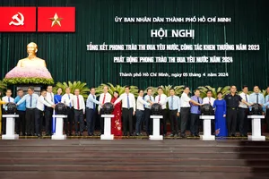 Cán bộ, công chức TP.HCM phải thi đua sáng tạo, dám nghĩ, dám làm