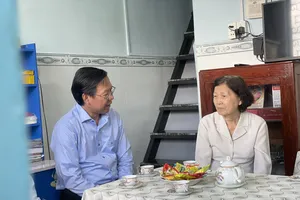 Chủ tịch UBND TP.HCM Phan Văn Mãi thăm hỏi gia đình chính sách TP.HCM nhân ngày 27-7