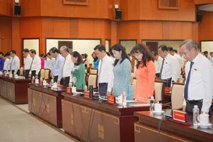 HĐND TP.HCM mặc niệm tưởng nhớ đồng bào tử nạn do cơn bão số 3