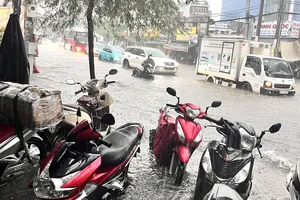 Lượng mưa 116mm vượt khả năng thiết kế của hệ thống thoát nước tại TP.HCM