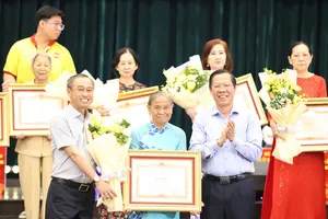 Chủ tịch Phan Văn Mãi: TP.HCM tri ân, tôn vinh hàng chục ngàn người hoạt động khu phố