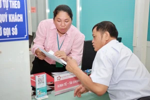 TP.HCM yêu cầu bãi bỏ ngay những thủ tục hành chính rườm rà, không cần thiết