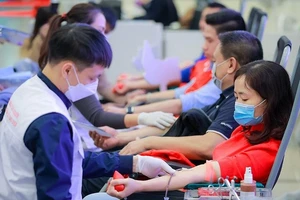 Từ ngày 5 đến 11-12, EVN phối hợp cùng Viện Huyết học - Truyền máu Trung ương và các cơ sở y tế trên toàn quốc tổ chức thành công Tuần lễ hồng EVN lần thứ VIII, với thông điệp “Vạn trái tim – Một tấm lòng”. 