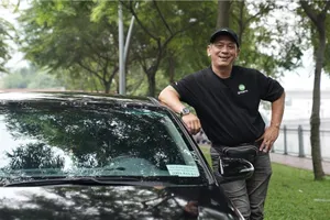 Bất ngờ với bác tài GoCar trang bị ghế massage trên xe và tặng quà cho khách