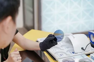 Kính đổi màu là gì? 5 lý do bạn cần đầu tư ngay bây giờ