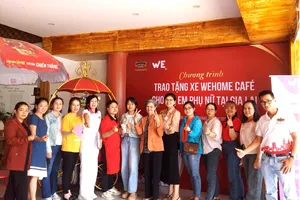 King Coffee tiếp tục trao tặng mô hình kinh doanh WeHome Café nhân ngày 8-3