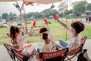 Người trẻ uống gì khi lập hội 'cháy phố' để luôn tươi mát?