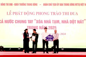 Agribank cùng ngành ngân hàng tích cực hưởng ứng phong trào thi đua cả nước chung tay ‘xóa nhà tạm, nhà dột nát’