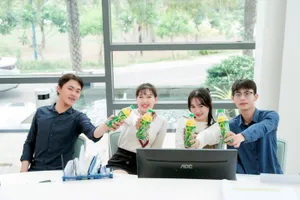 Theo chân Gen Z mùa deadline cuối năm: Đa nhiệm, căng thẳng nhưng vẫn tận hưởng cuộc sống