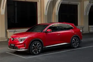 Lý do VinFast VF 8 là “của hiếm” trên thị trường SUV 5 chỗ: Mạnh cỡ xe sang, chi phí lăn bánh chưa đến 1 tỷ đồng