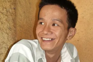 Nụ cười khó hiểu của nghi can giết cô gái xăm hoa hồng