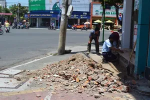 Mái hiên di động không được màu sắc lòe loẹt, phản cảm 